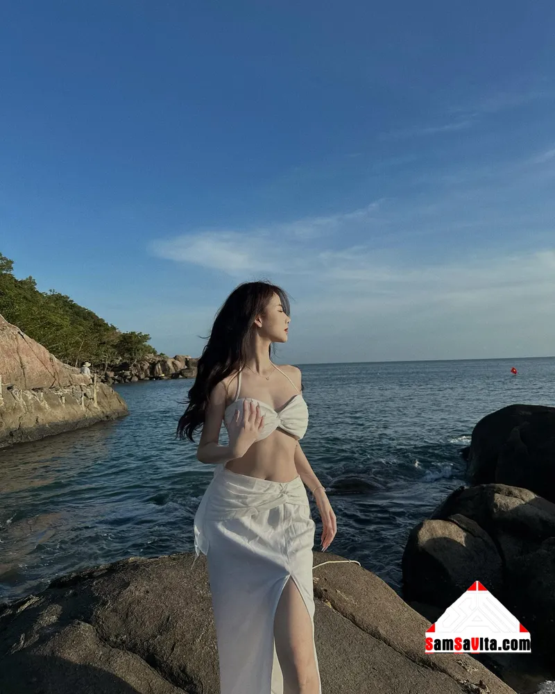 Ảnh Diệu Linh mặc bikini sexy tại biển 