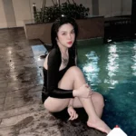 Ảnh Phương Min mặc bikini sexy tại bể bơi 