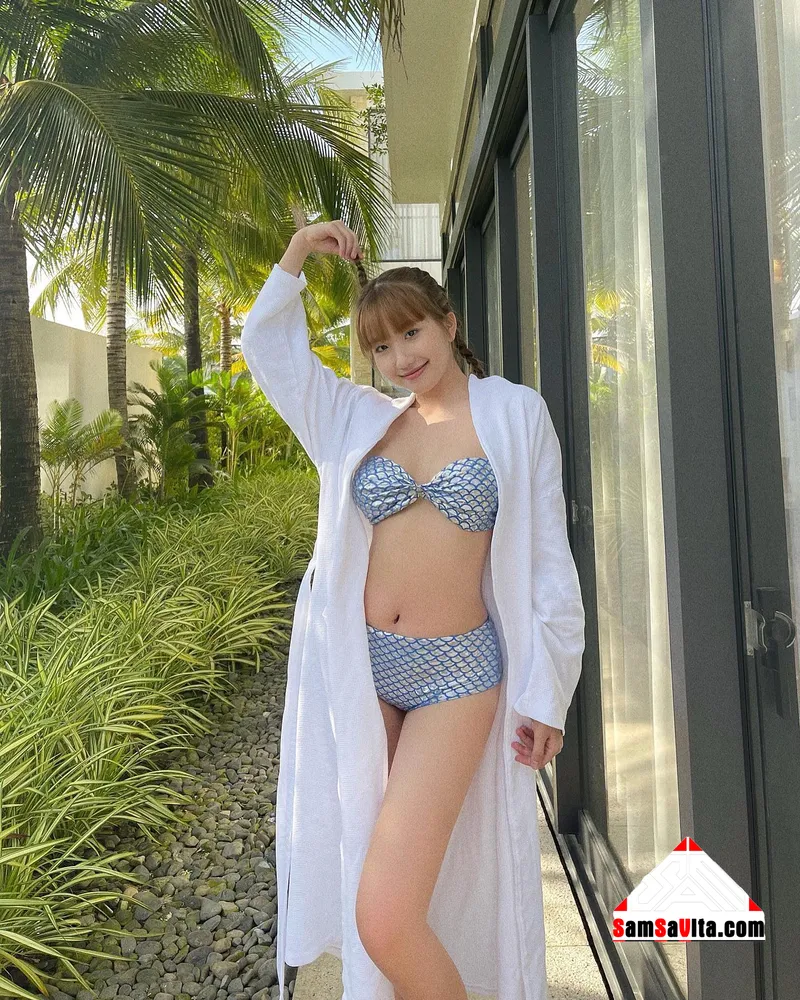 Ảnh Khánh Huyền 2k4 mặc bikini sexy 
